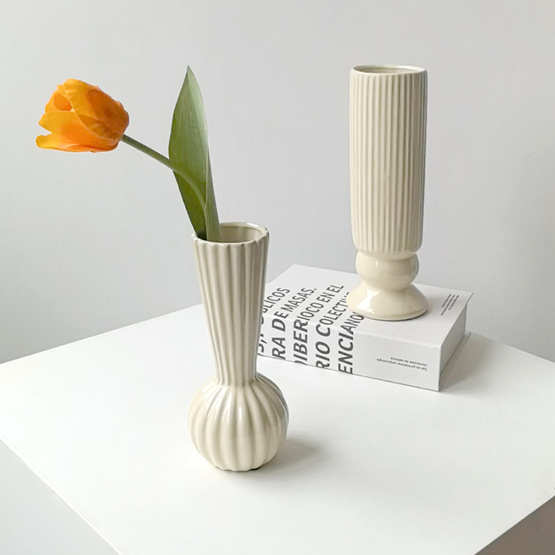 LIVETAI Ribbed Ceramic Vase Collection — detail 1
