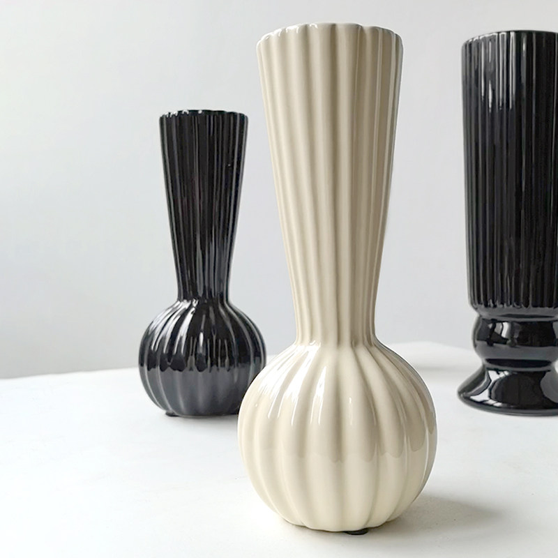 LIVETAI Ribbed Ceramic Vase Collection — detail 3