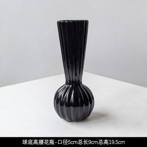 LIVETAI Rounded Base Ribbed Vase — Glossy Black